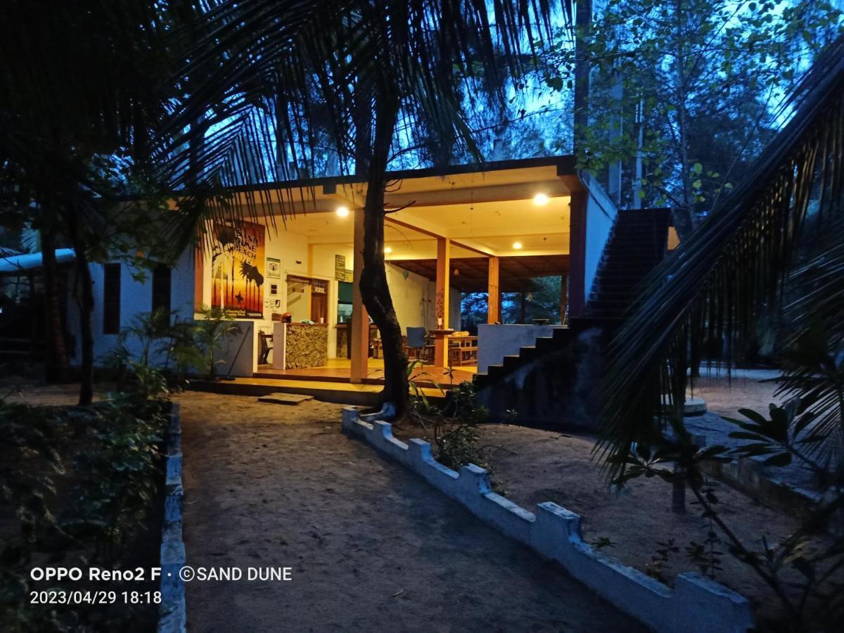 Sand Dune Beach Resort & Surf Camp Arugam Bay Dış mekan fotoğraf