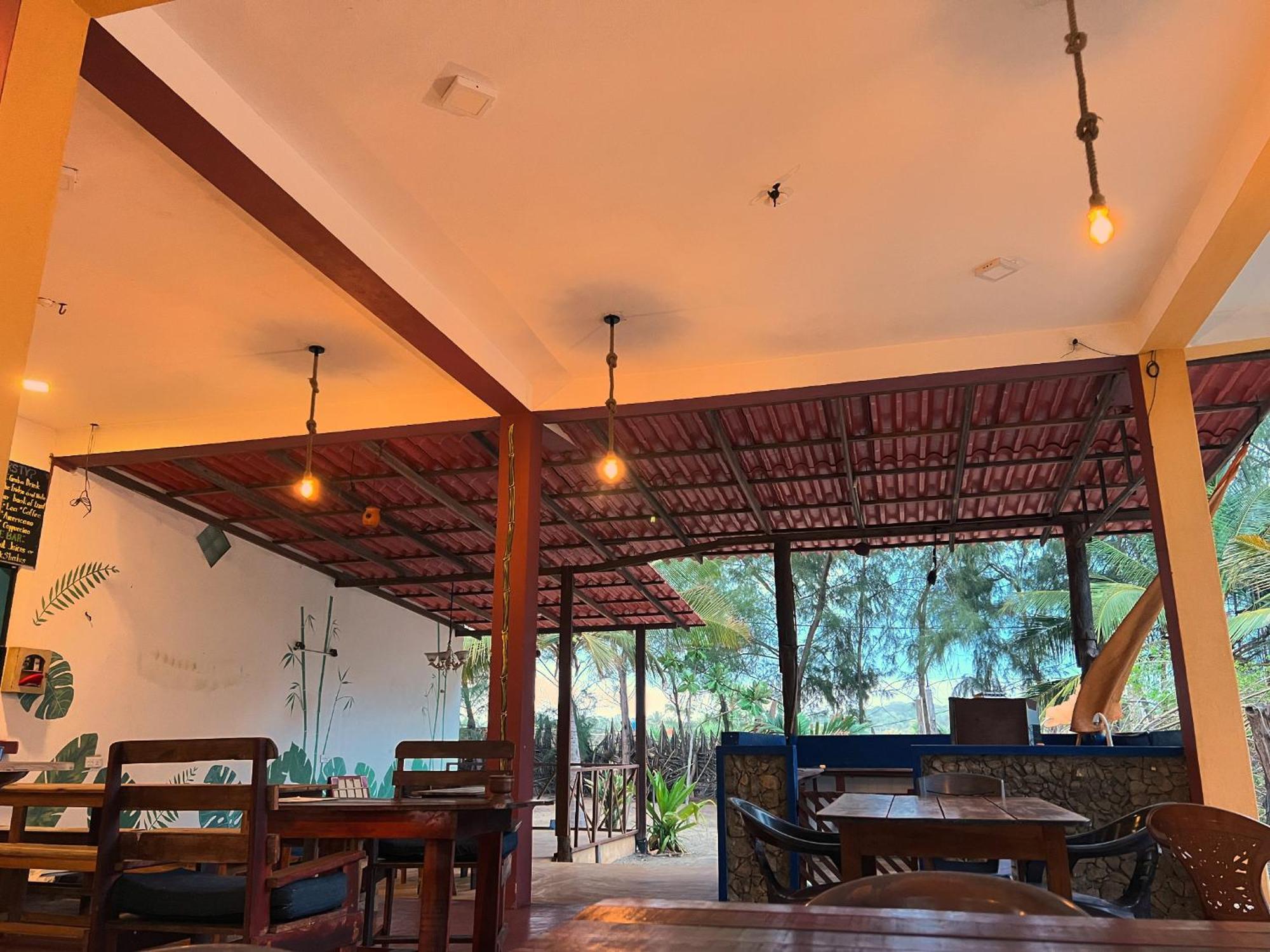 Sand Dune Beach Resort & Surf Camp Arugam Bay Dış mekan fotoğraf