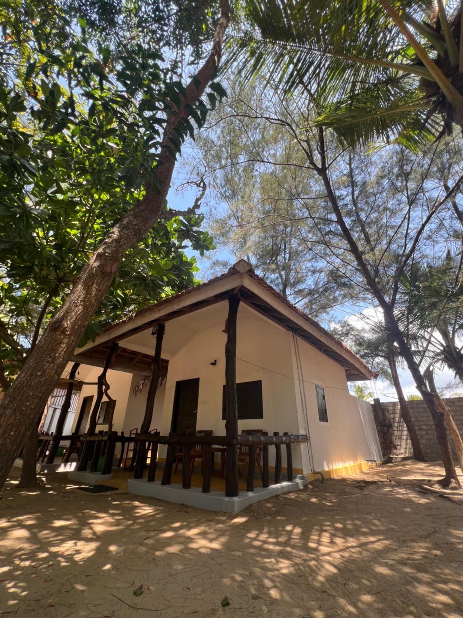 Sand Dune Beach Resort & Surf Camp Arugam Bay Dış mekan fotoğraf